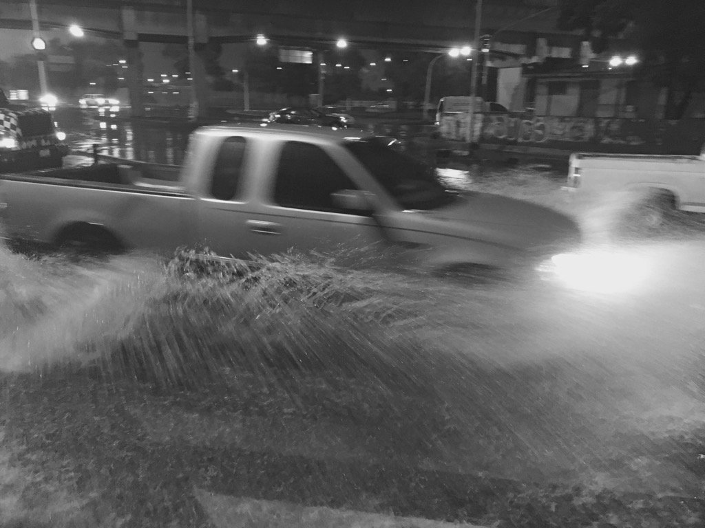 dragon02red's tweet photo. La fuerte lluvia afectó a 315 casas de #CuautitlánIzcalli y #Tlalnepantla #Edomex @RedVialRC @MXQnoticias. https://t.co/crYLT3qD9p