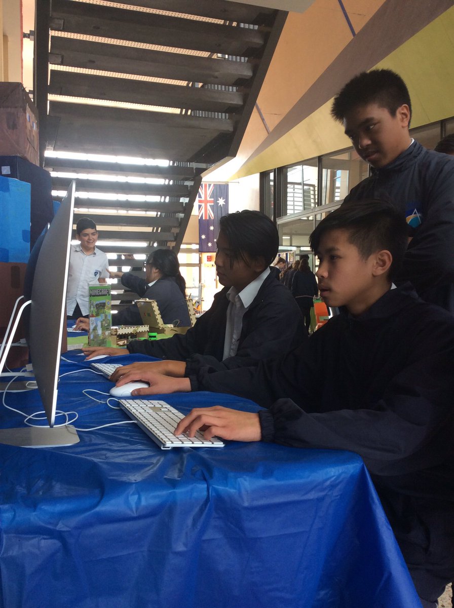 ScAshdale's tweet photo. #AshdaleSTEM Ashdalesc students emerged in computer technology https://t.co/dDNv1v4ckw
