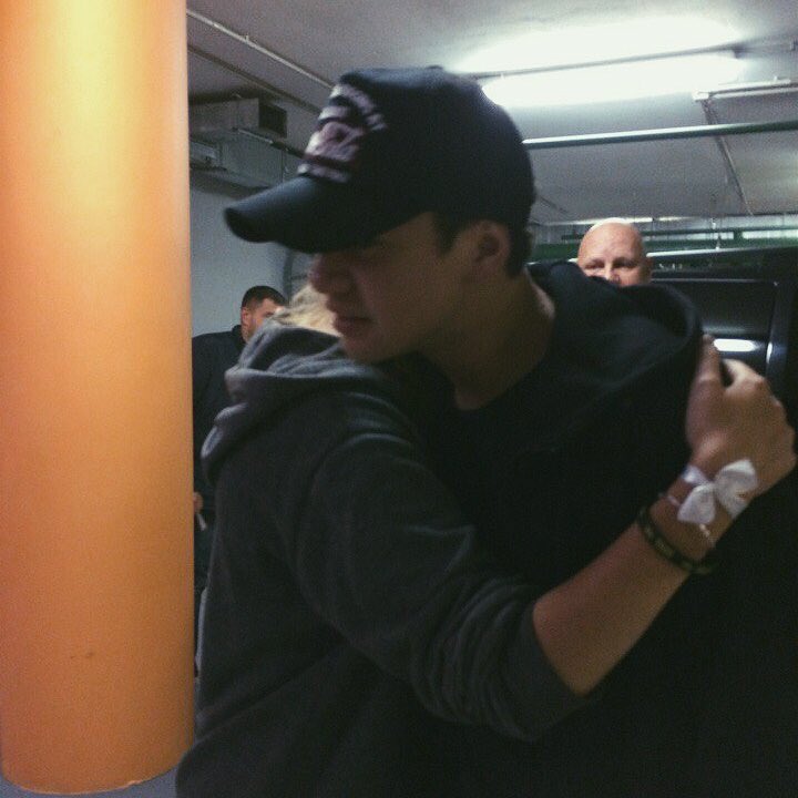5SOS_Daily's tweet photo. Calum with @notprettylady a few days ago in Moscow https://t.co/JyimpdpePh
