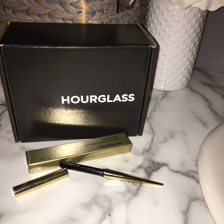 haleigh301's tweet photo. I have found my new favorite lipstick formula! @Influenster #ConfessionUltraSlim #MySecretWeapon #Contest #Complimentary https://t.co/h0we4V7UHu