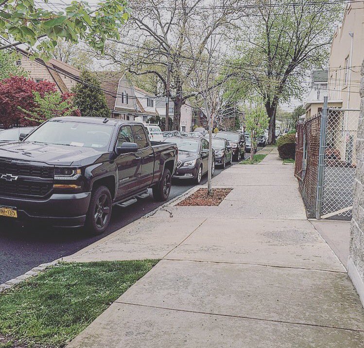 CARTXT_'s tweet photo. With @CARTXT_ you can let this driver know they're blocking your driveway... Instead of leaving a note 👌
#note #notes #notetoself #chevy https://t.co/le7QkbFhKm