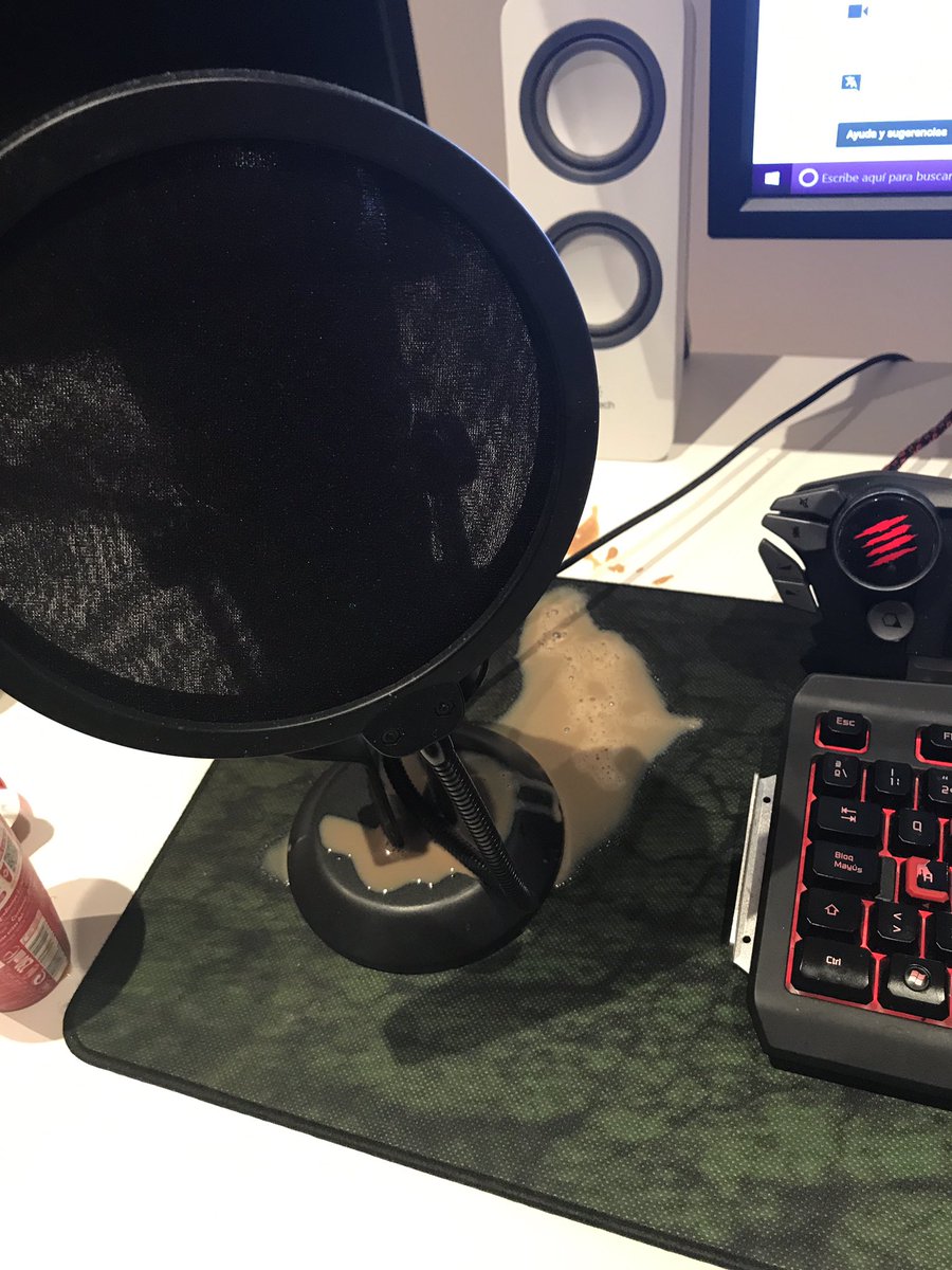 vegetta777's tweet photo. Bueno... el café con un micro siempre está más rico! 😅 https://t.co/n0UXDuVSGw