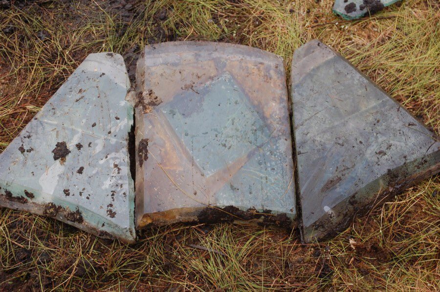 えすだぶ On Twitter だいたい50mm厚あれば斜撃で 60mmなら正撃で小銃徹甲弾に耐えるくらいのが当時の防弾ガラスの感じのようなので スピットファイアの38mm防弾ガラスはちょっと薄過ぎるような気もするものの しかしものすごい 傾斜 装甲 なので これでも一応役に