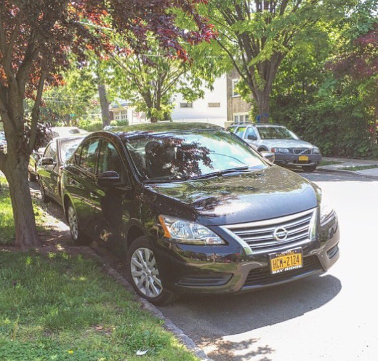 CARTXT_'s tweet photo. Use @CARTXT_ to let this driver know their tires are loosing air and the cars parked on the curb

#parked #parkingjob #nissan #nissansentra https://t.co/nDItS1aMbR