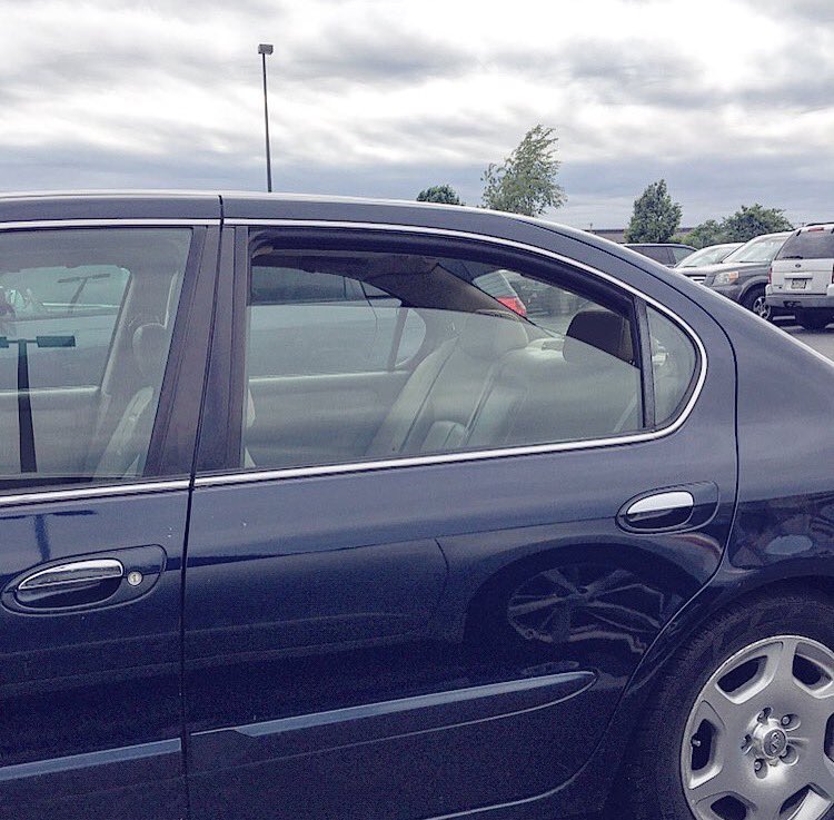 CARTXT_'s tweet photo. With @CARTXT_ you can let this driver know their window is open 😬

#open #openwindow #cars #window #windows #letthemknow #text #textme https://t.co/dkThBWHCin