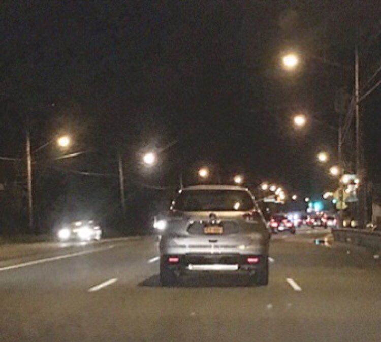 CARTXT_'s tweet photo. Let this driver know their lights are off, send them a message with @CARTXT_ 
#driving #driver #drivers #nolight #nolights #drivingatnight https://t.co/q4a0B5OIdf
