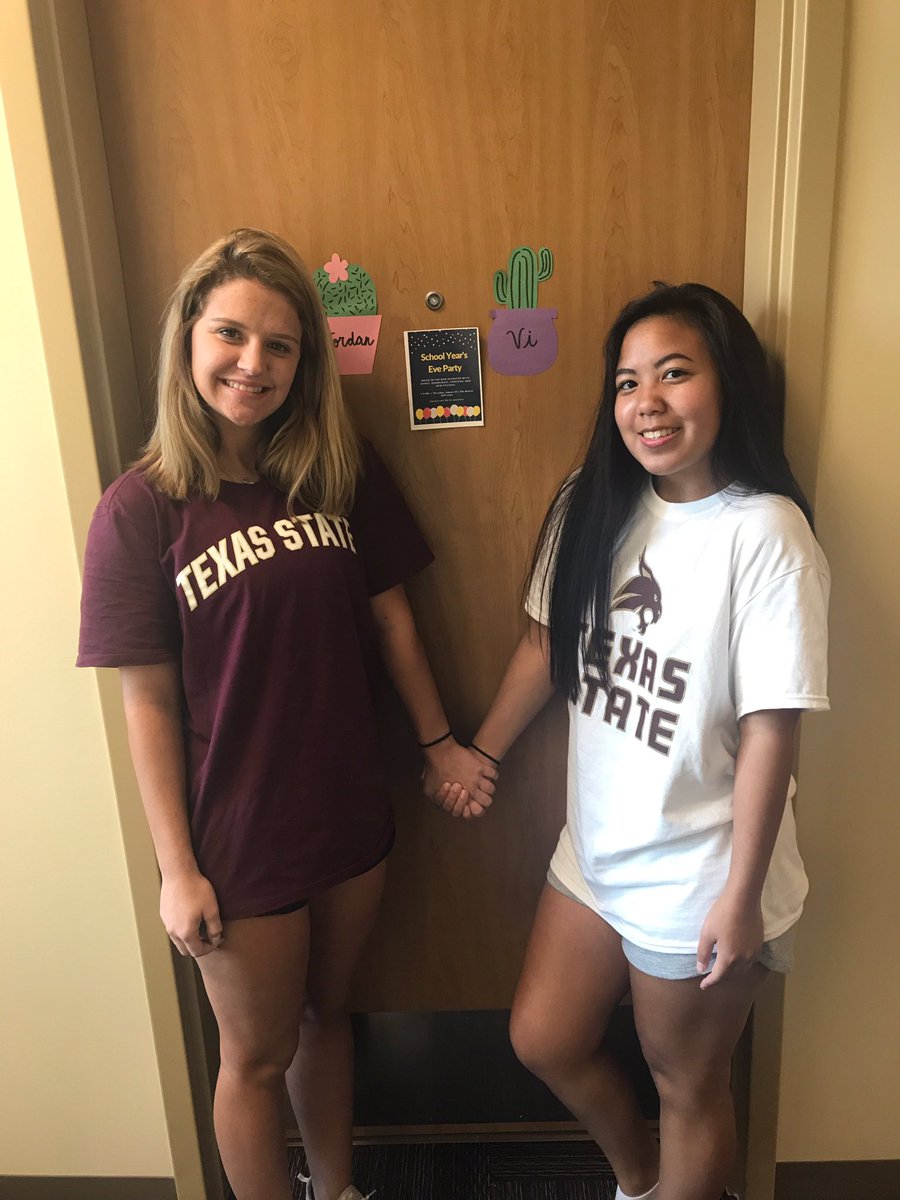 ohheyitsvivian's tweet photo. day 1 of college w/ roomie https://t.co/QrZPnU86rs