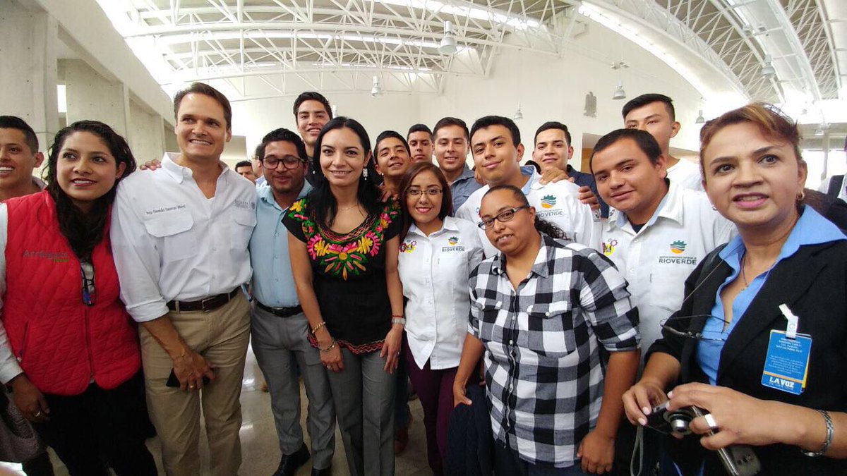 Mely_Romero's tweet photo. Regreso a la #CDMX muy motivada por la calidez y entusiasmo de l@s jóvenes y extensionistas de #SLP por hacer equipo a favor del campo!! https://t.co/RFmThMA4tk