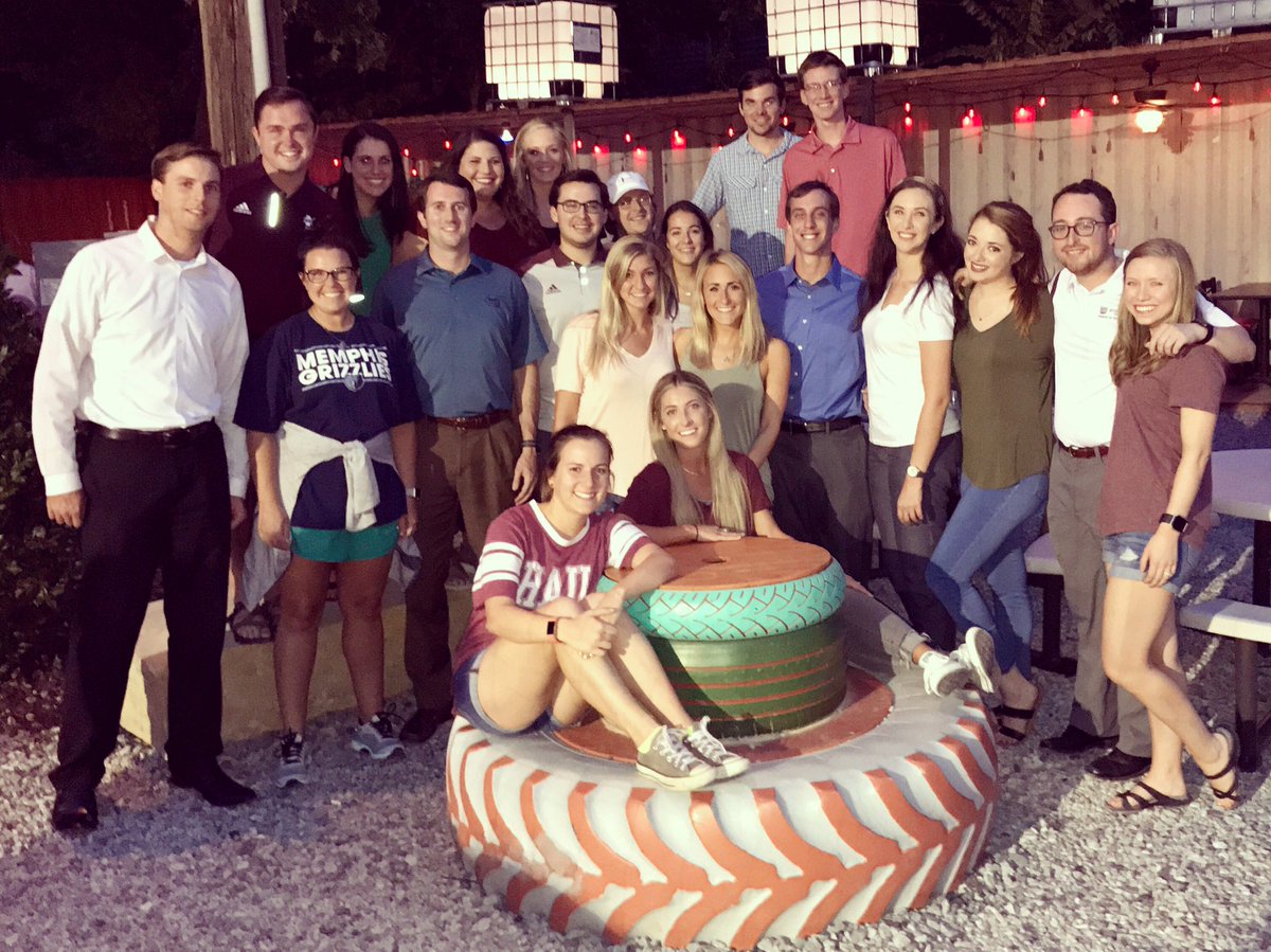 MemphisMaroon's tweet photo. Great weather &amp; a great crowd at tonight's young alumni happy hour at Railgarten tonight! #hailstate https://t.co/9TYpvNz7O3