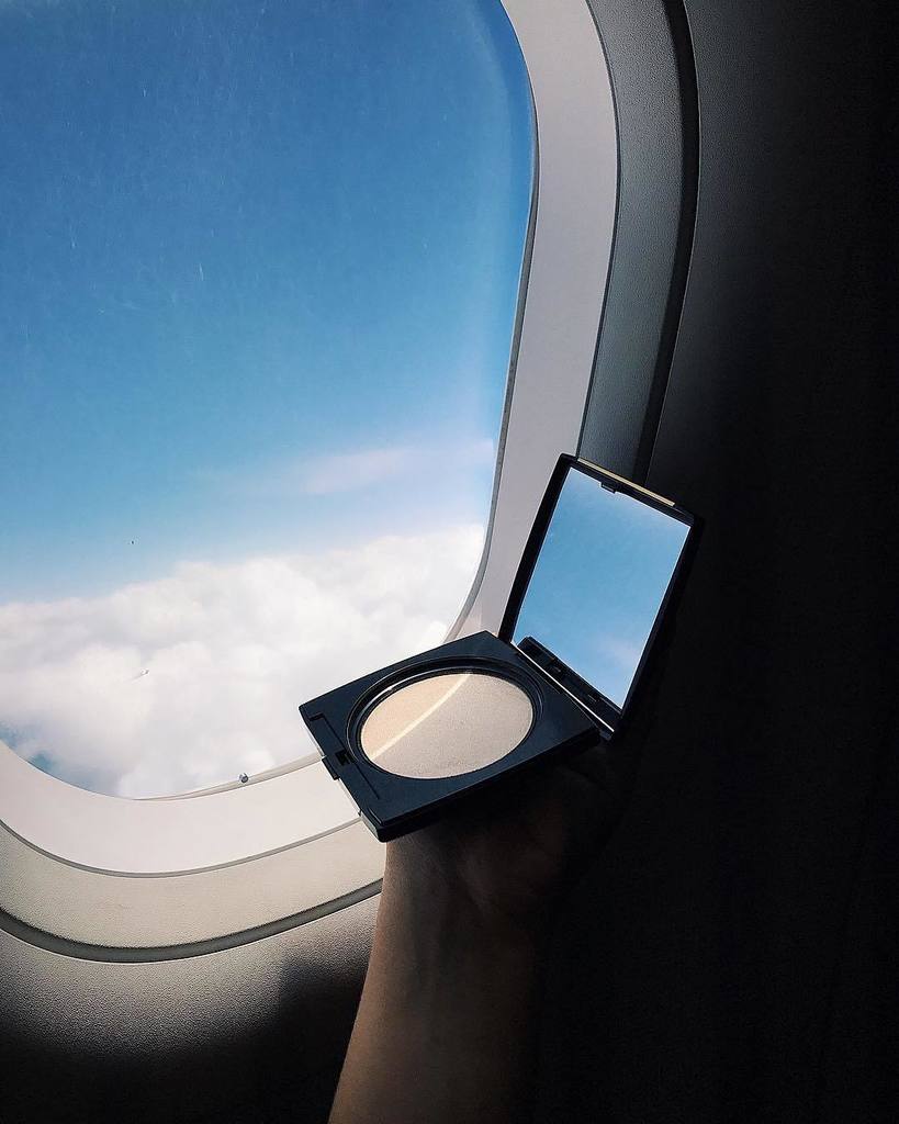 dearmilano's tweet photo. ✨ Always traveling with my favorite makeup goodies ✈️✨ #DualFinishHighlighter
#Sponsored
@lancomeofficial #dearB… https://t.co/aa5h6pepMr https://t.co/c08CntbyY0