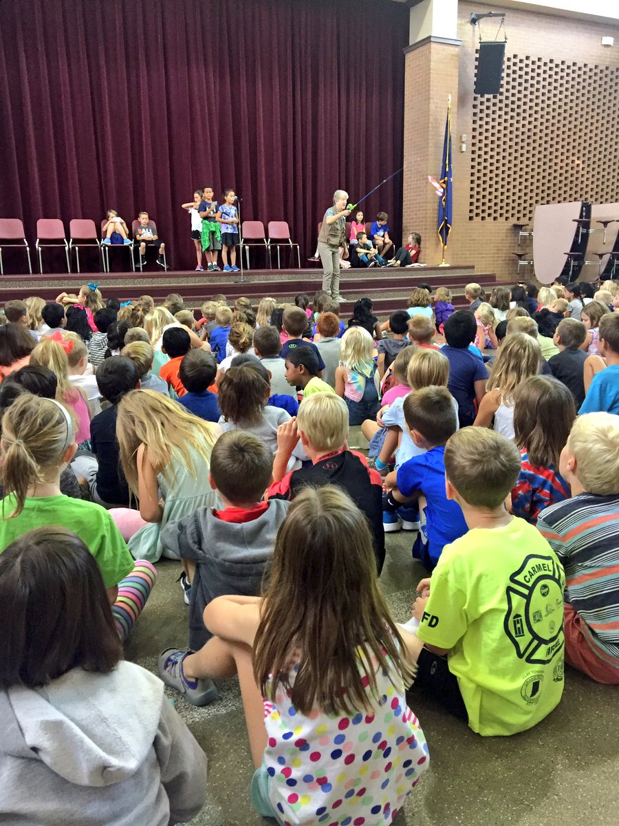 SREworldshakers's tweet photo. We were SO lucky to learn 5 tricks to ignoring hooks from Grandma Rose herself! #antibullying #upstanders #SimonsHook https://t.co/R1uLFcXPlV