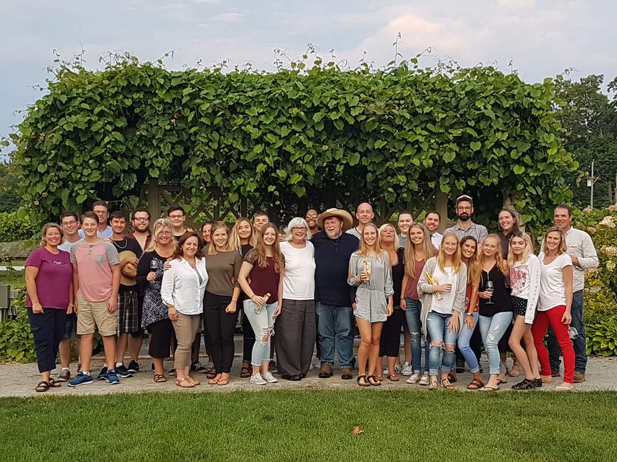 What a team! #summerparty '17 😁 Thank you for another crazy awesome season 😁😁😁 <a href="/EPICWineries/">EPIC Wineries</a> <a href="/OntSouthwest/">Ontario's Southwest</a> <a href="/TWEPI/">Tourism Windsor Essex</a> @WineCouncilOnt