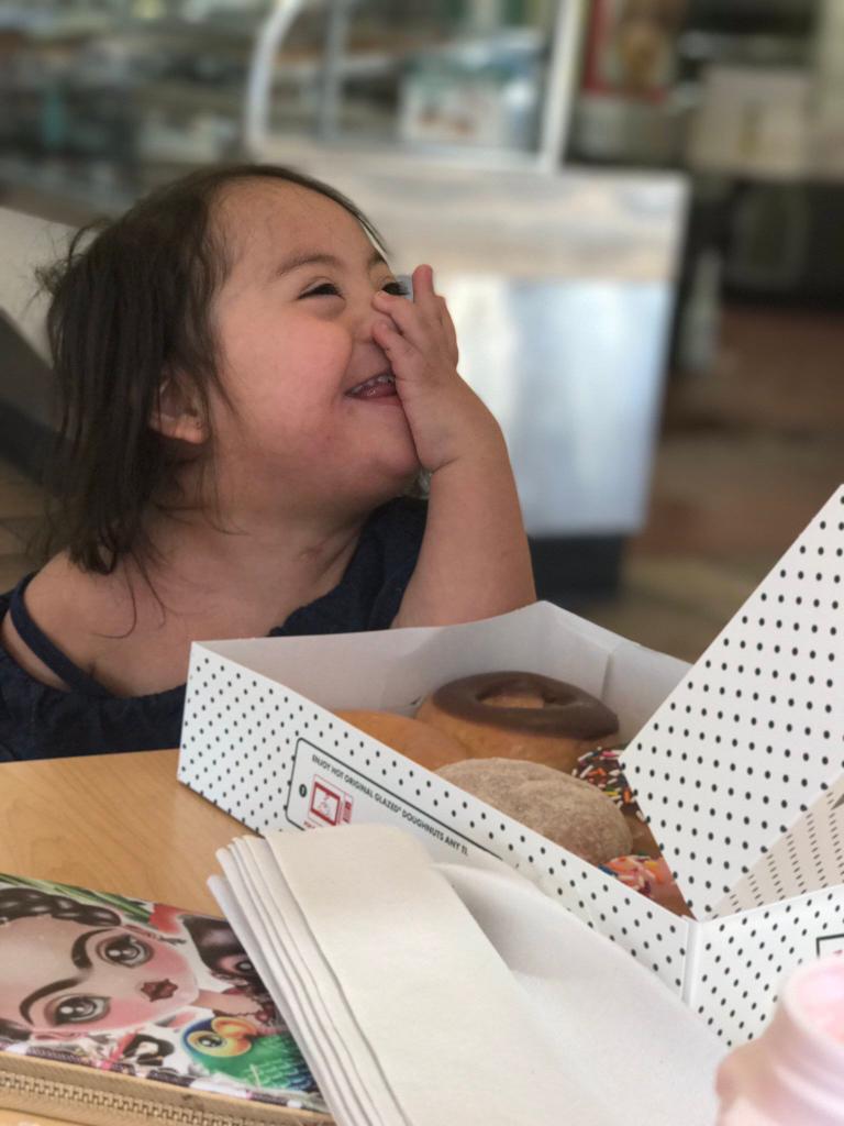 Raine4ver's tweet image. LOOK HOW HAPPY SHE IS 😭😭