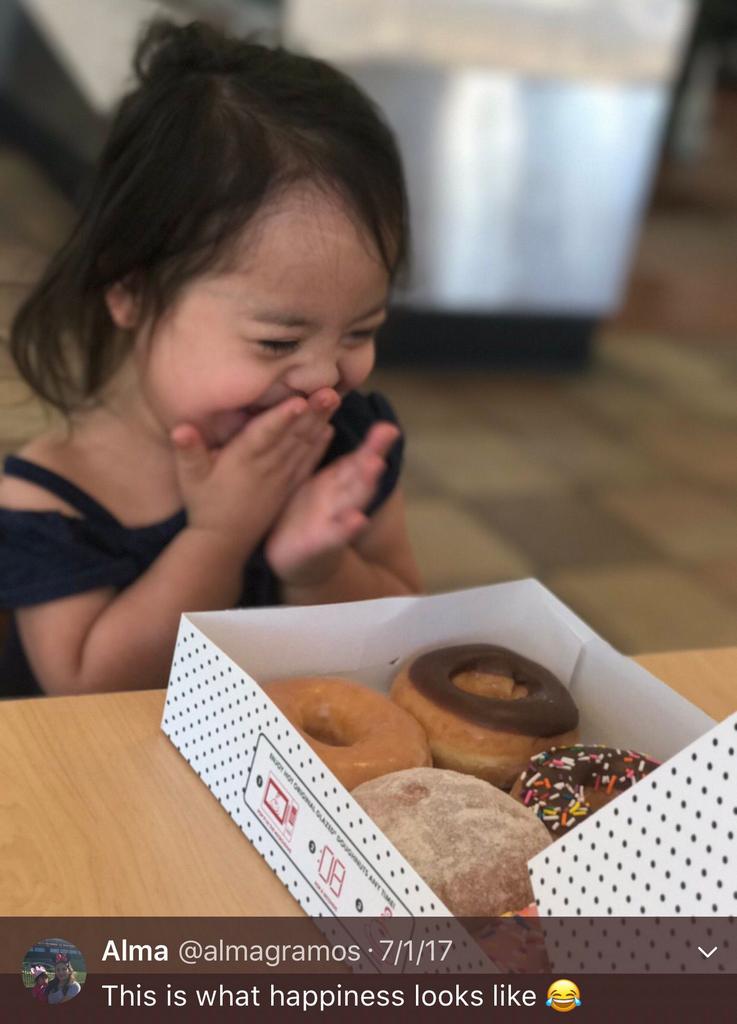 Raine4ver's tweet image. LOOK HOW HAPPY SHE IS 😭😭