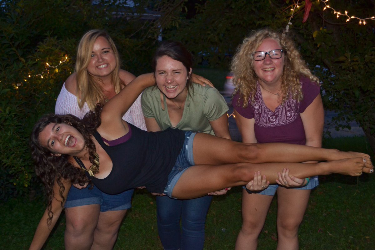 thefourtOUYL's tweet photo. The FOURT girls would like to wish you a happy first week of class!! https://t.co/SJ38wbYiVJ