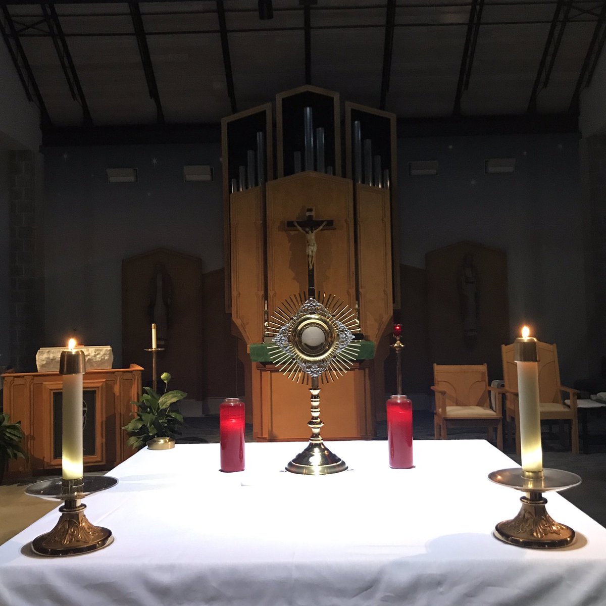 receivemyspirit's tweet photo. College students in @cityofbhamal - join us for daily Mass on Tue, Wed, &amp; Thur at 5:30pm; adoration and confession after Mass till 7:00pm https://t.co/hqmL7zypkU