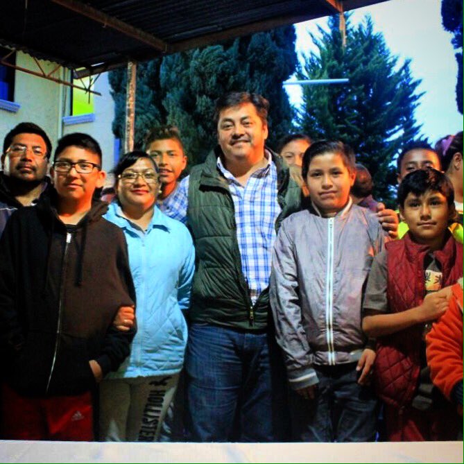 hectorjimenezgs's tweet photo. Aquí con vecin@s del bello San Juan Ixtayopan, se asumen como protagonistas y se suman a este proyecto de tod@s. En la encuesta #YoConHector https://t.co/fmBOvLTv2h
