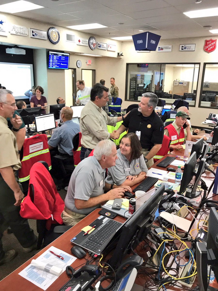 SenTedCruz's tweet photo. Grateful for the dedication of these first responders &amp; volunteers to help those impacted by #Harvey. https://t.co/9h66B6yXkT