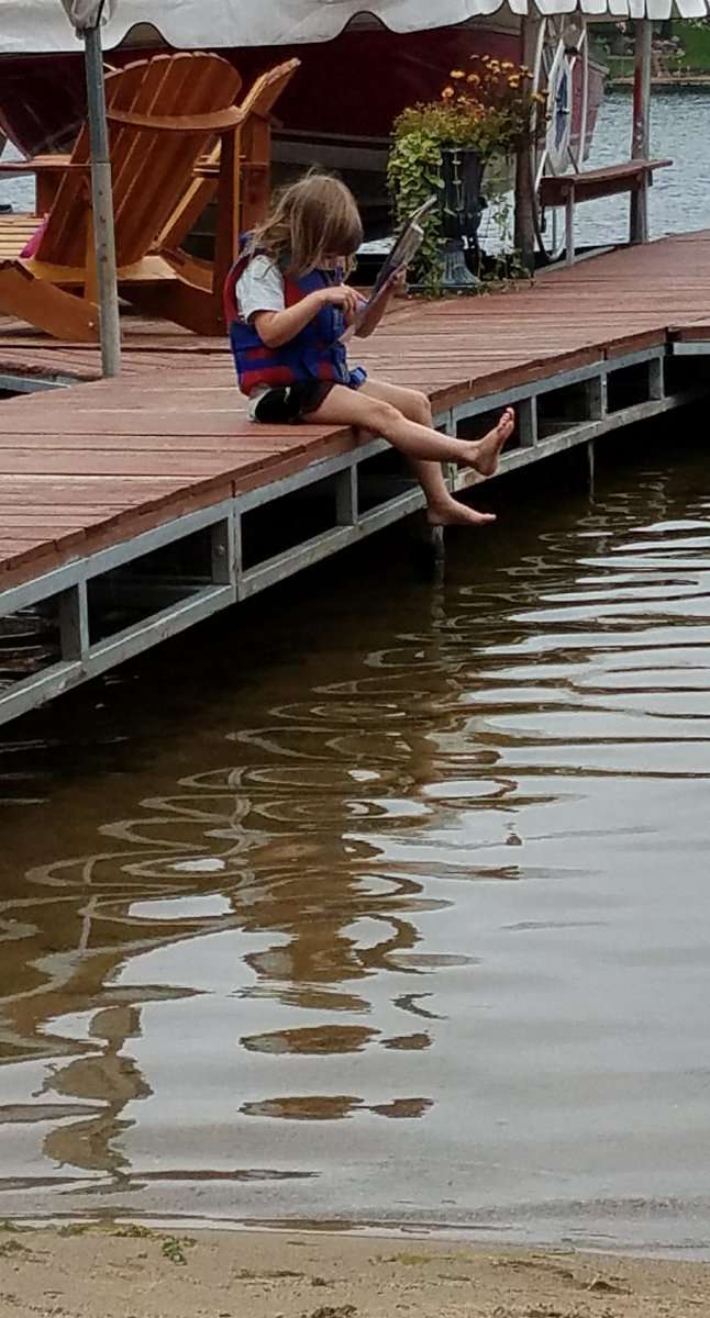 Water coloring at dock