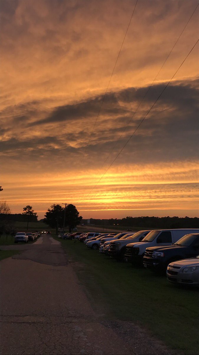 liz_onefour's tweet photo. yeah i guess that's my church. 🌤 https://t.co/Ejjd4TnyKM