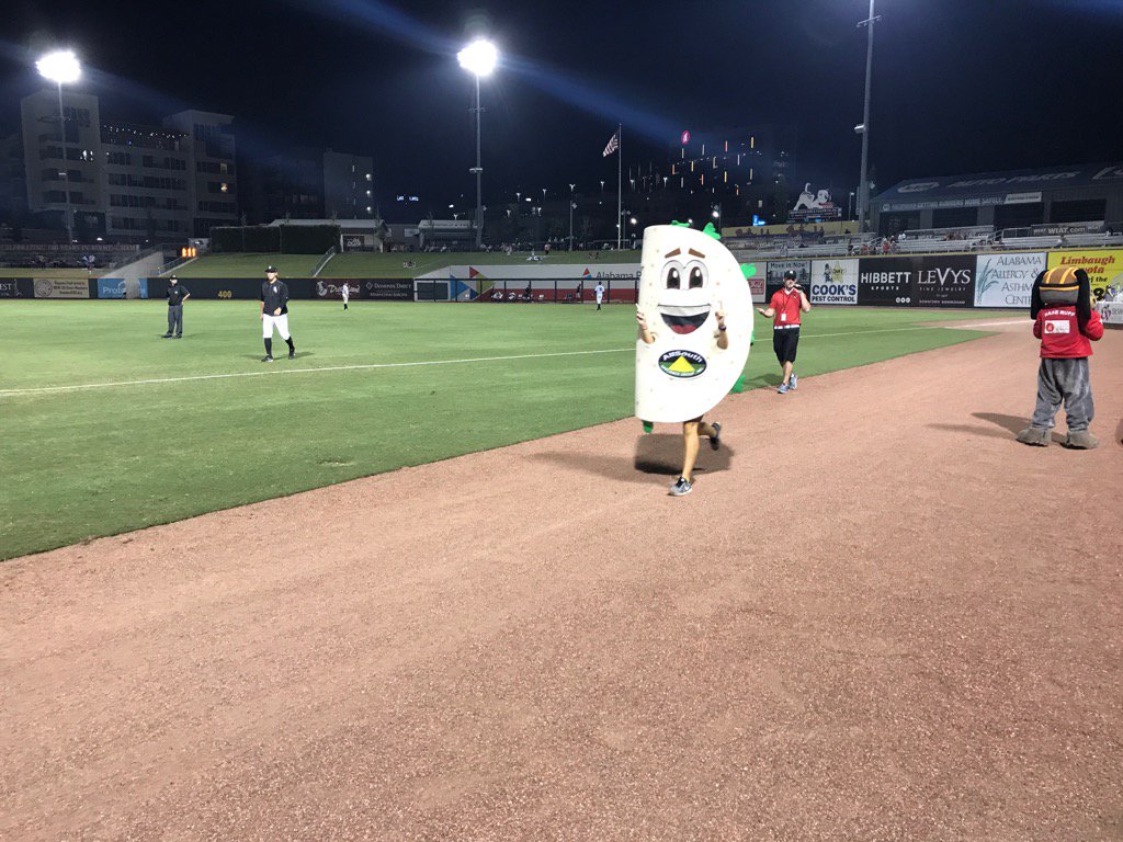 FastFoodTaco's tweet photo. With a win tomorrow #TeamTaco will have its first share of the @AllSouthApp #FastFoodRace Championship! https://t.co/qh2EYksoKU