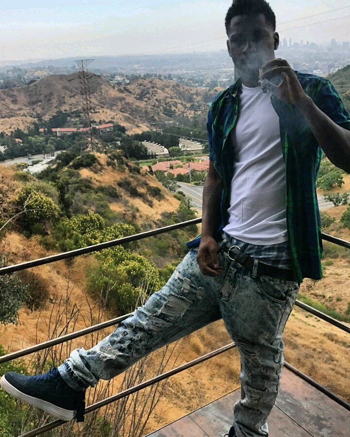 RayBandz4Real's tweet photo. I love being at the brib in the hills. Cant wait to have my own,wit some mills!! #RayBandz https://t.co/mM682XOU6k