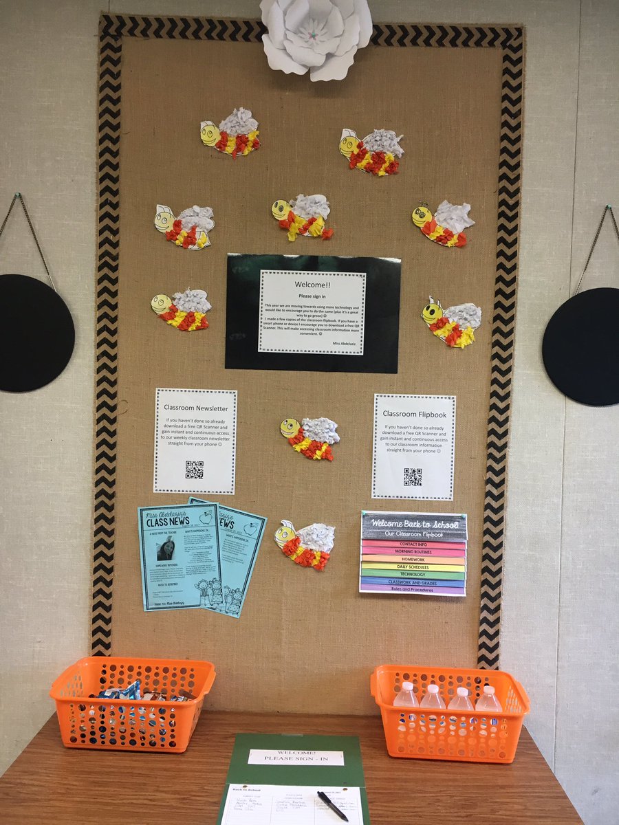 Ms_Abdelaziz_'s tweet photo. Step Right Up! Sign in tables ready with snacks n waters! #SpectacularSpEd #Bitelysbacktoschoolnight https://t.co/cd6nUONMbs