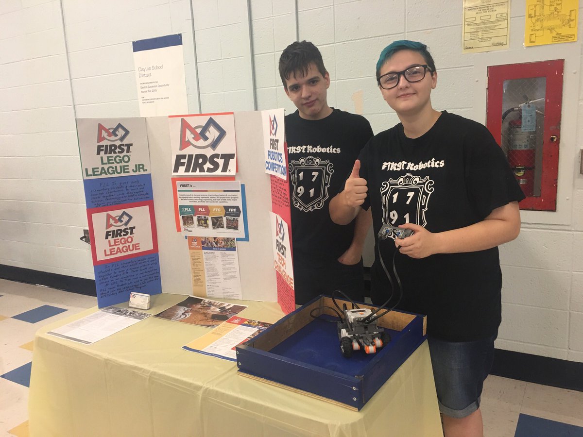 frc1791_kris's tweet photo. We had a great time sharing information about @firstlegoleague and @FTCTeams at our school’s 6th grade orientation today! https://t.co/Nx3SBsIfuf