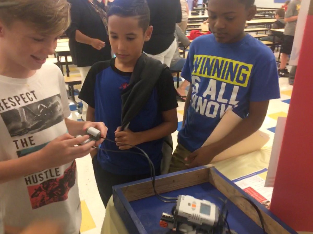 frc1791_kris's tweet photo. We had a great time sharing information about @firstlegoleague and @FTCTeams at our school’s 6th grade orientation today! https://t.co/Nx3SBsIfuf