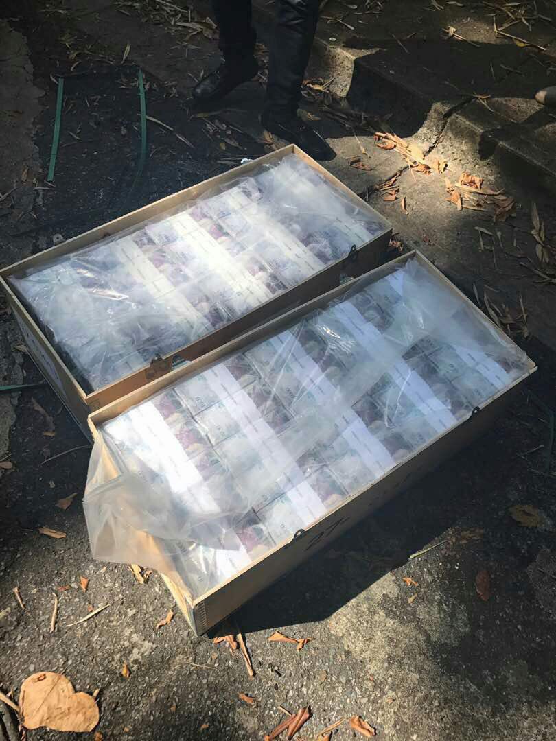 madeleintlSUR's tweet photo. ¿Qué iban hacer con los 200 millones encontrados en una camioneta de Tintori? ¿Dónde los consiguieron si no hay efectivo en los bancos? https://t.co/x9hpK3RgIT