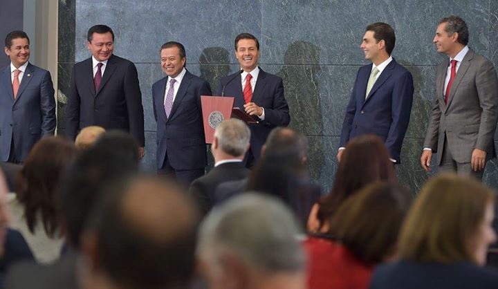 EnriqueOchoaR's tweet photo. Muy productiva reunión del Presidente @EPN con las Diputadas y los Diputados de los grupos parlamentarios de @DiputadosPRI y del #PVEM. https://t.co/qSc1hVEIPi