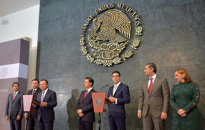 EnriqueOchoaR's tweet photo. Muy productiva reunión del Presidente @EPN con las Diputadas y los Diputados de los grupos parlamentarios de @DiputadosPRI y del #PVEM. https://t.co/qSc1hVEIPi