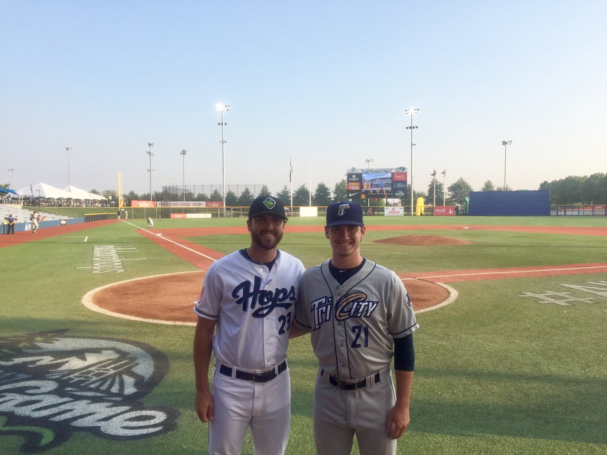 MikeMcGuire30's tweet photo. Cool to see former @MSUEaglesBsball players @T_Keele and @aaronleasher_OP  crossing paths in Pro Ball. https://t.co/6ngtmAv9FB