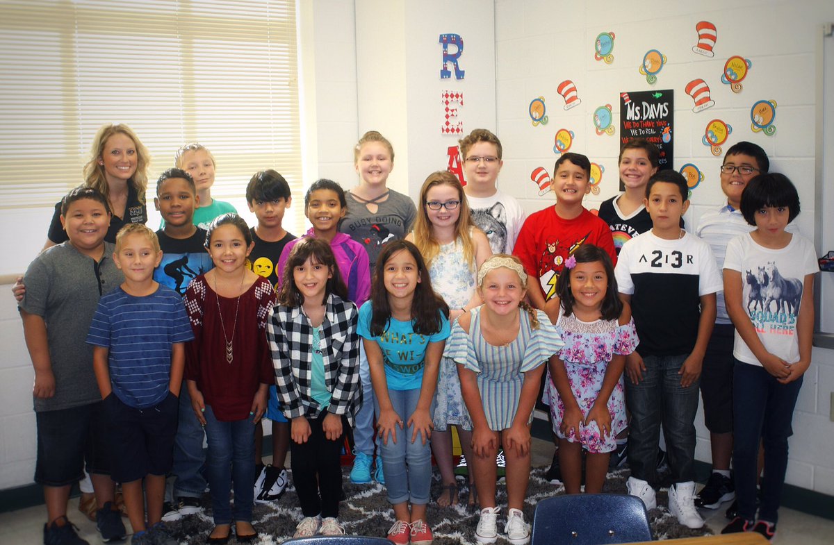 MrsWiatrek_FSES's tweet photo. What a great #SISDFirstDay at @WeinertES! #servelearngrow https://t.co/tg68w6Ygzv