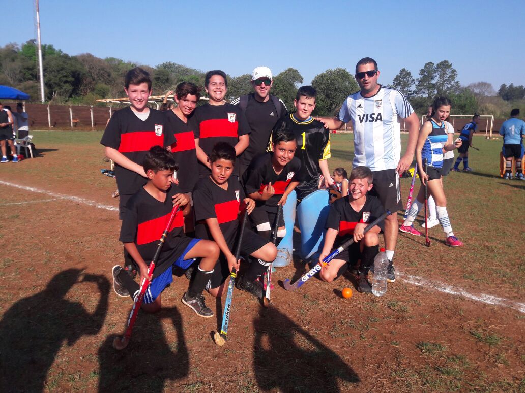 galarza_renzo's tweet photo. Mira @mariluleverberg Mira esa caritas de felicidad... sub 14 F y M del #CEF29 al torneo provincial #JuegosEvita #GraciasEterno #hayLaburo https://t.co/f87tudpDWd