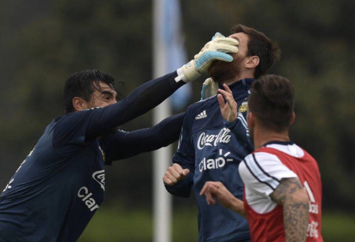 impaktadx's tweet photo. - Che Icardi vos sabías que la mujer de Romero fue vedette? ¡Maurooo!
Escuch... https://t.co/IkF9HfzT8l