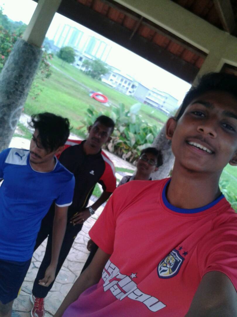 Abrian311's tweet photo. Before #Kabaddi Training wif them 😂 💕💕 https://t.co/LrxKDYDvC7