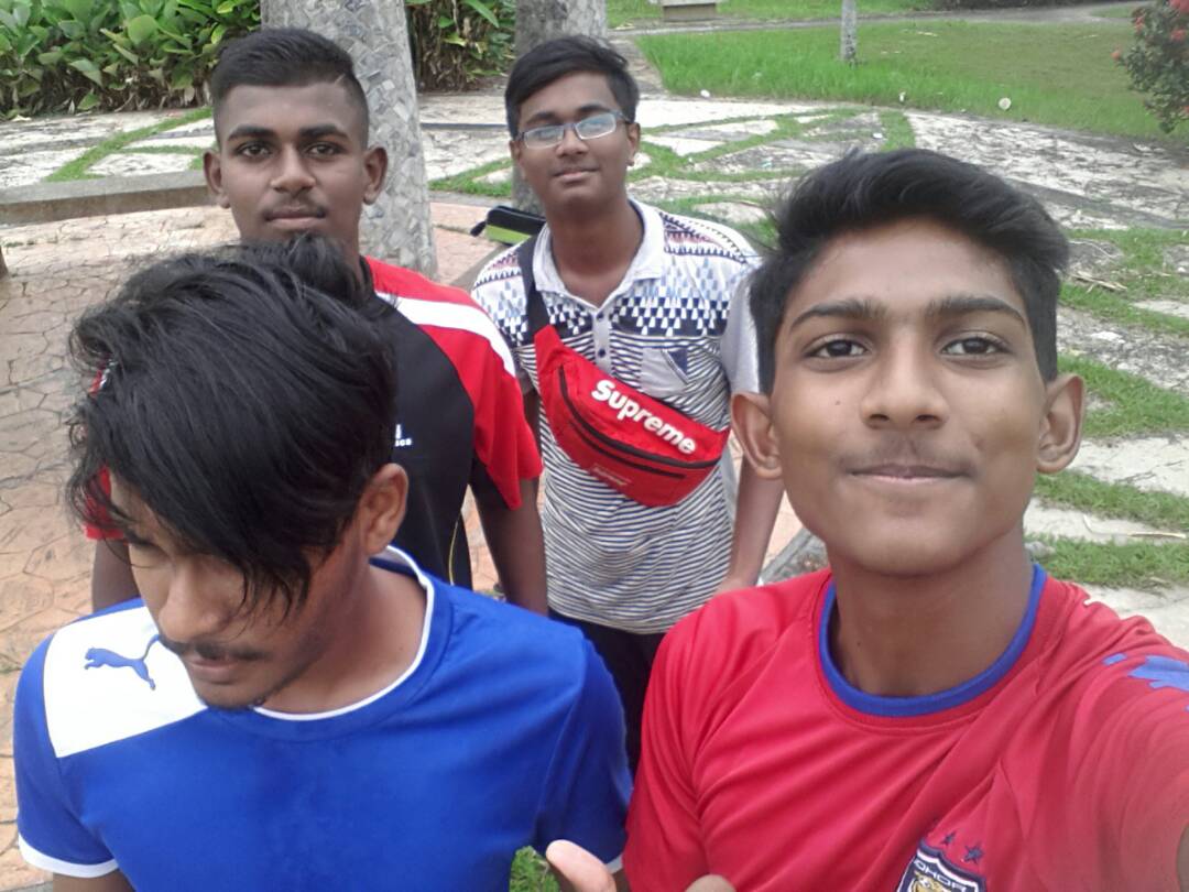 Abrian311's tweet photo. Before #Kabaddi Training wif them 😂 💕💕 https://t.co/LrxKDYDvC7