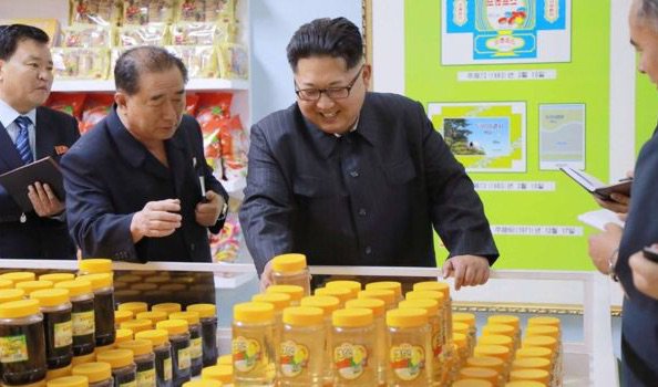 Seperti Ini Nih Gaya Kim Jong Un Saat Cari Belanjaan Buat 