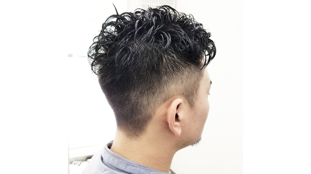 L Mark代表 池谷義彦 黒髪 短髪 パーマ メンズヘア人気三拍子 サイドとバックは3mmからの フェードにしております 夏は終わりに向かっておりますが まだまだショートが多いです メンズカット メンズパーマ フェードカット