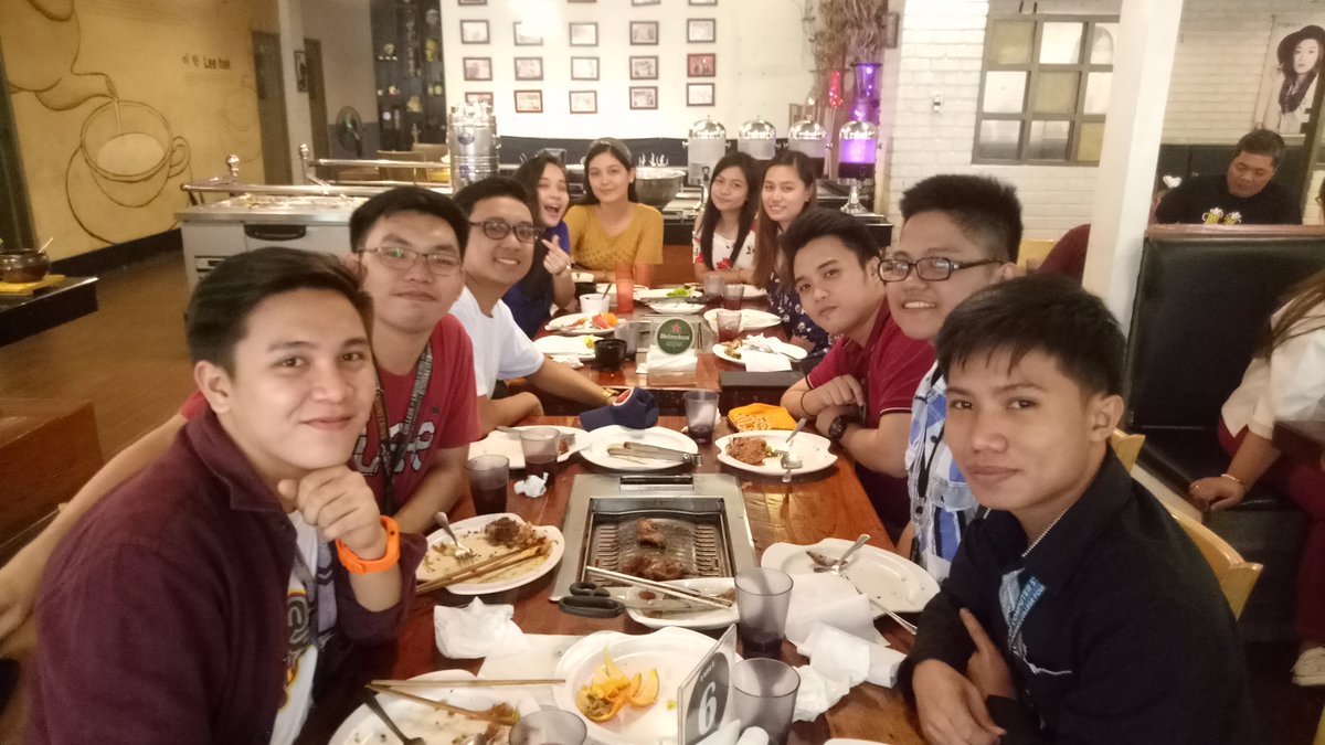 RNA_Mond's tweet photo. Treat by our boss Ms. Mhy and sir JM. Rewards for our Sprint 12. Winning team Team Mavie (CHAMPION). :) <3
#BestExperience at DRI. #LEEHAK https://t.co/BWymMIaocq