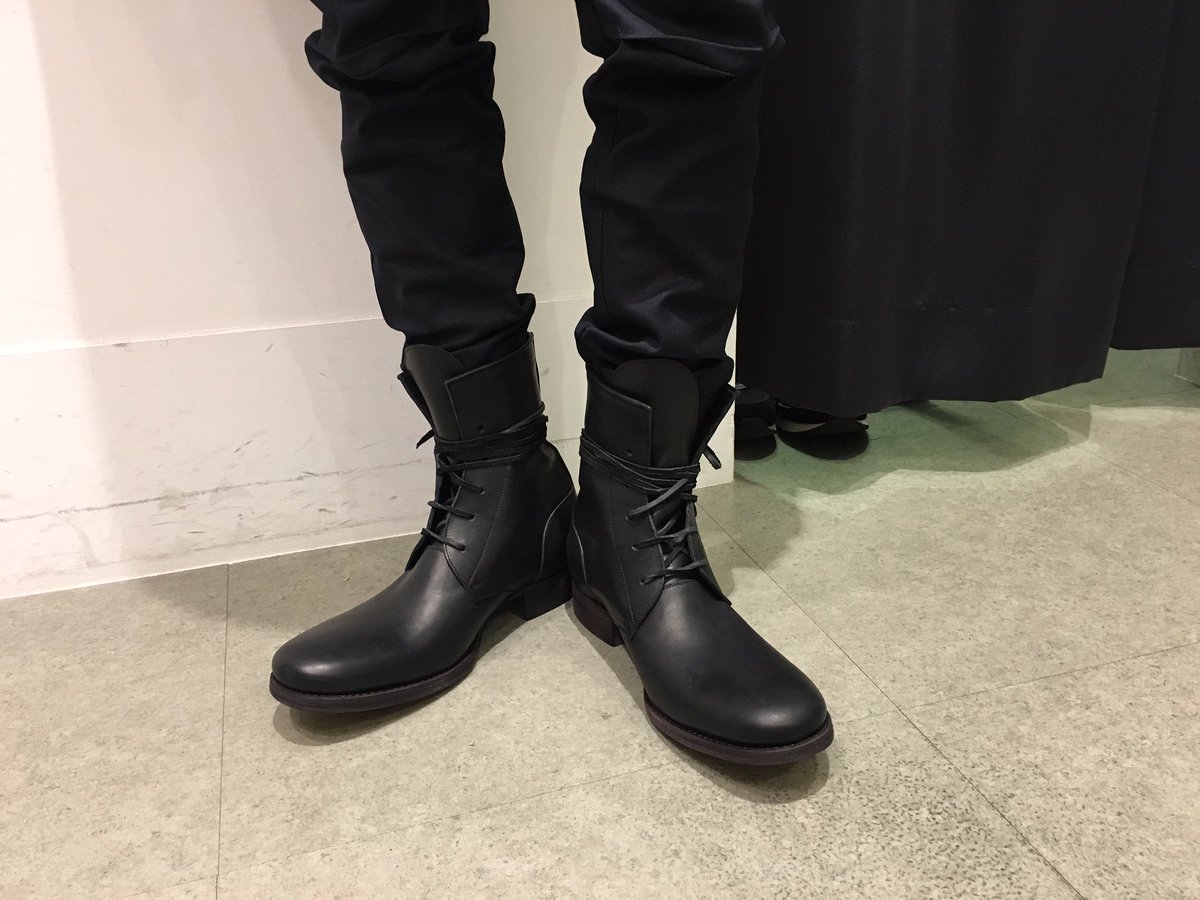 SHIFFONVF's tweet photo. 伝説のブーツ、#CDIEM のコーディネート提案です。
カーゴパンツとの相性は抜群。

C DIEMレザーブーツ￥150,000+税
レザージャケット￥46,000+税
カーゴパンツ￥12,000+税
#カルペディエム　#ブーツ　#お台場　#りんかい線　#ゆりかもめ https://t.co/ipWBHWBSdF