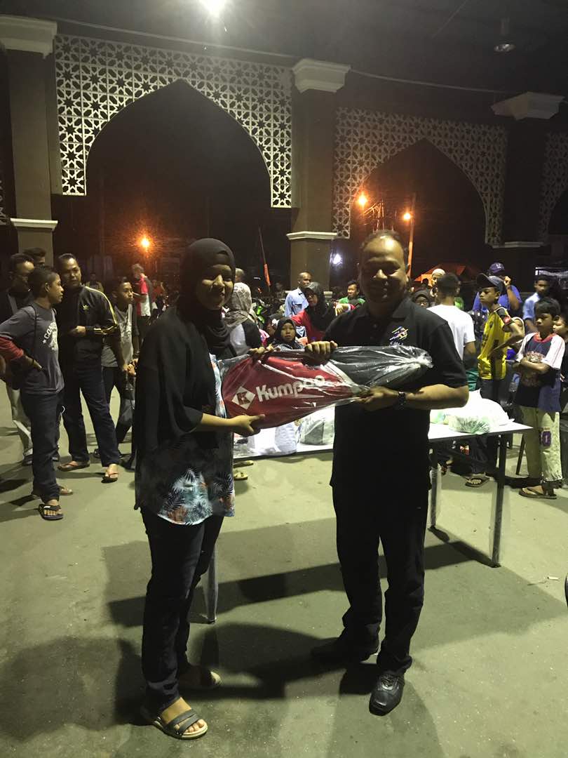 AmranLarut's tweet photo. Tayangan Big Skrin Perlawanan Akhir Bola Sepak Sukan SEA d Selama dan Batu Kurai.Tq kpd semua AJK Pemuda @dhzhamzah @PerakBNYouth @Khairykj https://t.co/0d8acjk54v