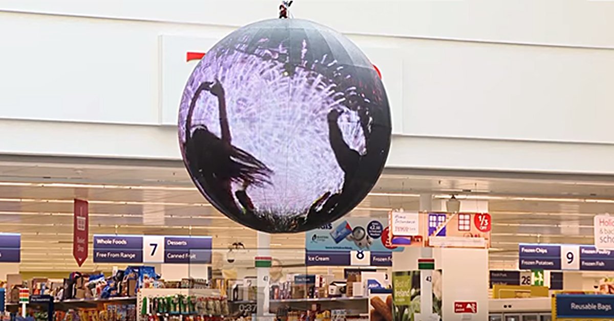 3cinnoled's tweet image. #LEDSphere often displays ads video in #shoppingmall for #strongbrands.
Click to know more: 3cinnoleddisplay.com/pro…/custom-led-ball-indoor/