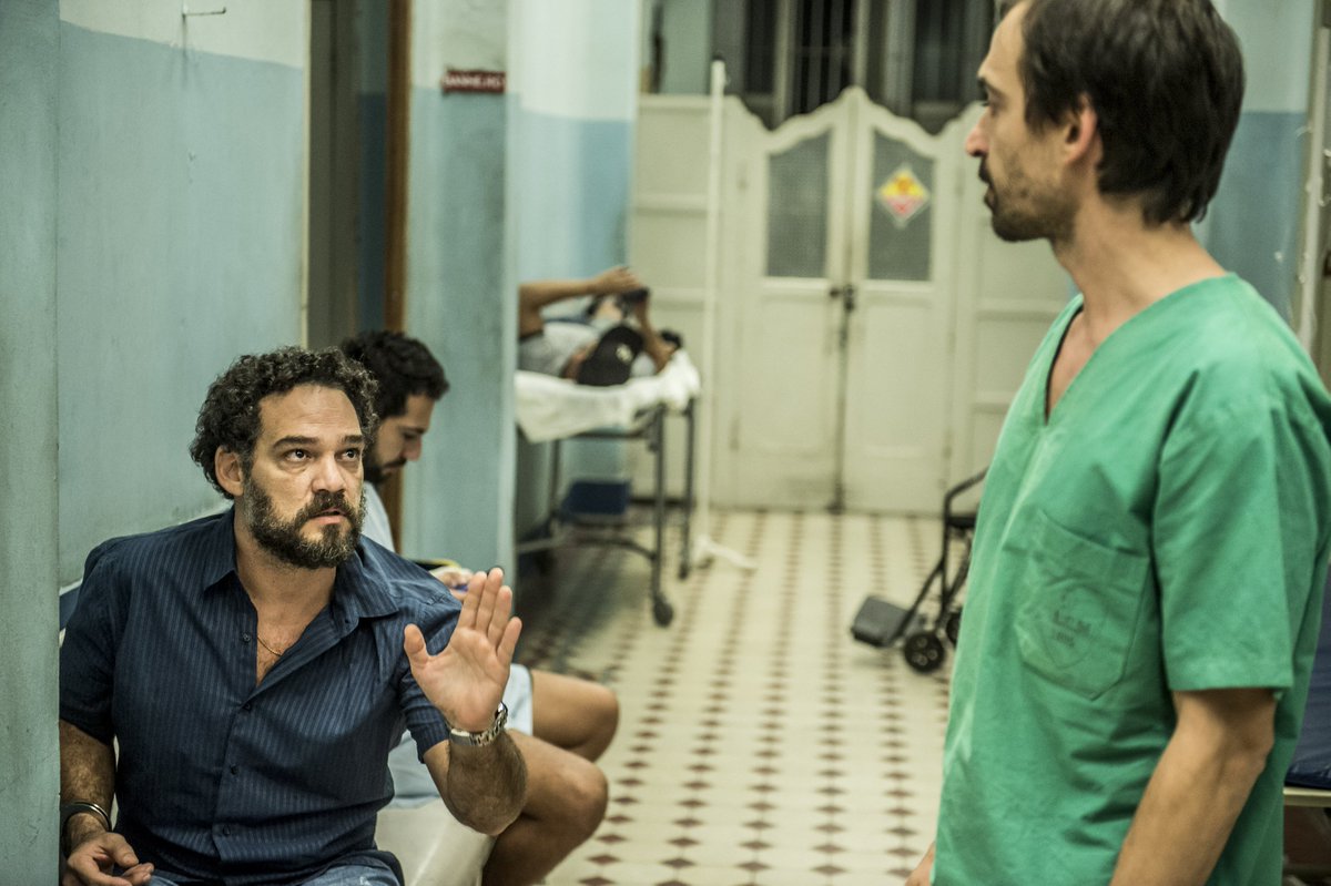 tvglobo's tweet photo. O perigo de julgar antes de saber a verdade... #SobPressão https://t.co/7OTLImDR3y