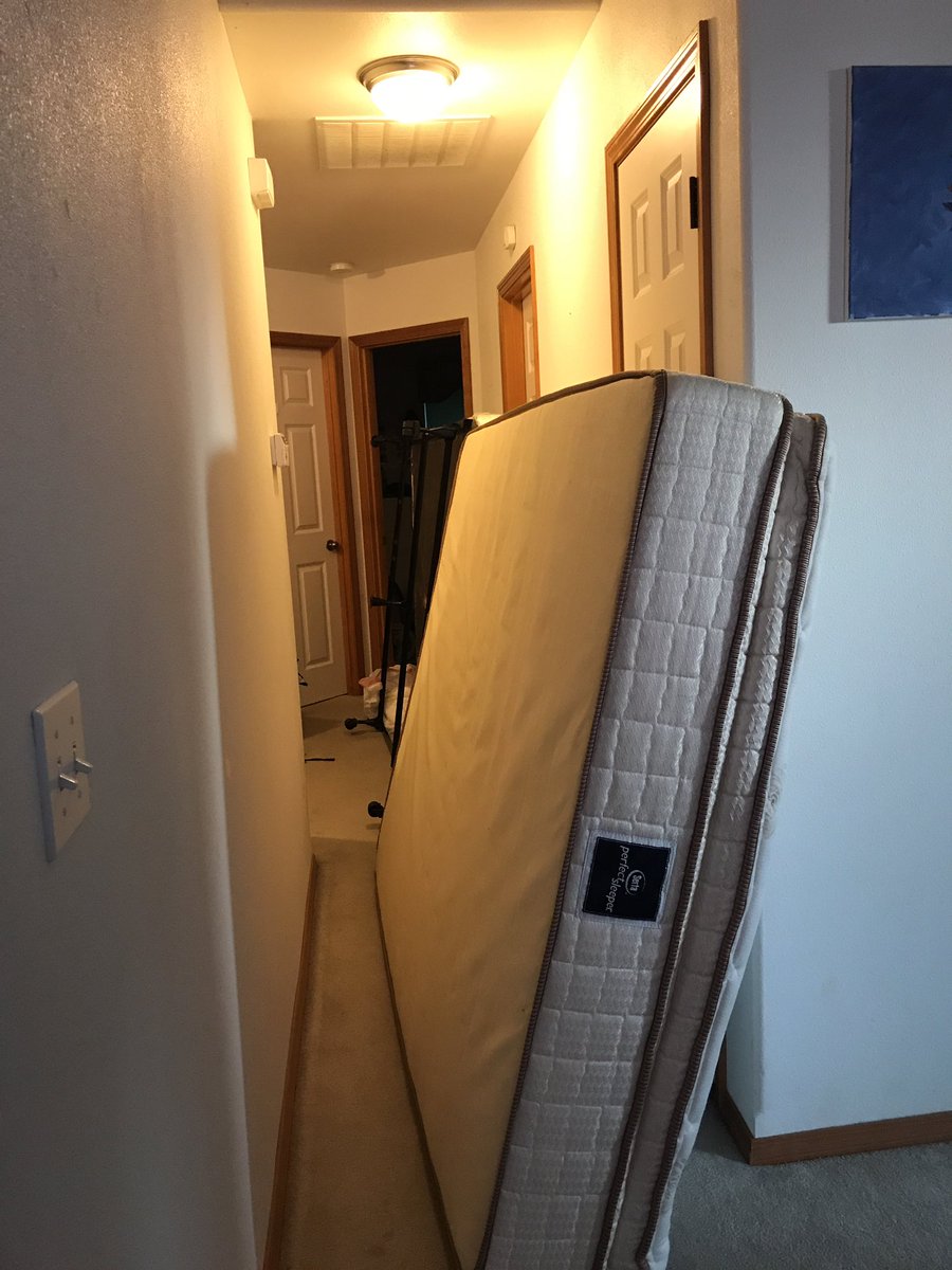 muhreeuh0's tweet photo. @RigsbeeMarissa STRAIGHT UP MOVED HER WHOLE ROOM OUT OF HER ROOM. I AM CRYING 😂 https://t.co/kOxn1VUEk3