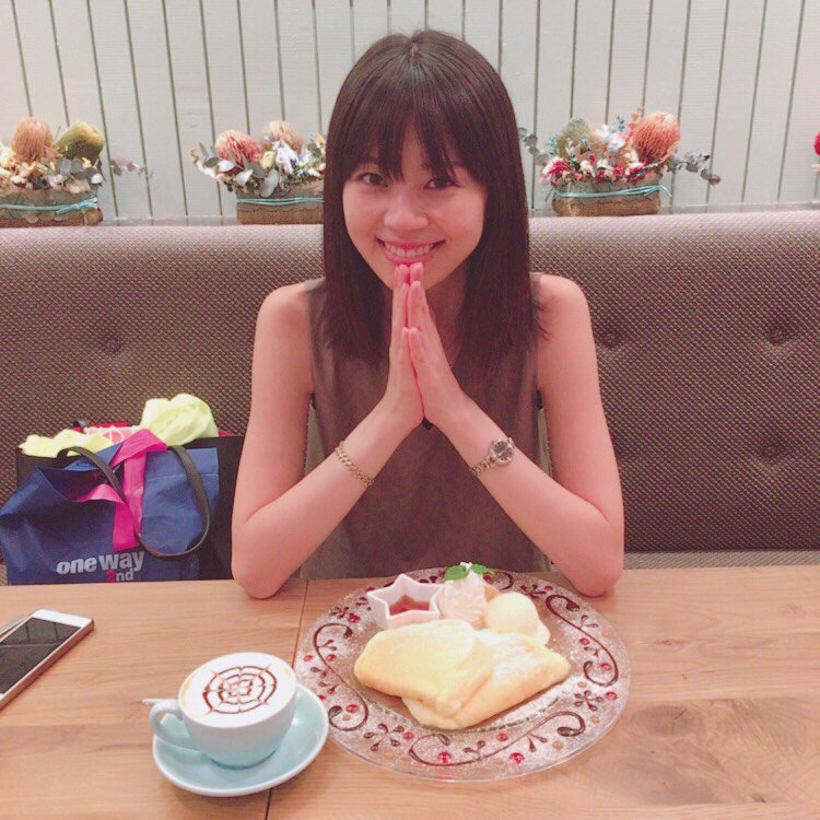 Mai1Pinky's tweet photo. #いただきます🍴🙏🎶
#マンリーカフェ原宿
#WorkingholidayConnection
#ももちゃんの
#パンケーキ屋さん
#ふわふわ😍
#とろとろ😆
#ぷるんぷるん😋
#オリジナルMANLYパンケーキ
#カフェモカ
#齊藤麻衣 https://t.co/C0oZco1n0f