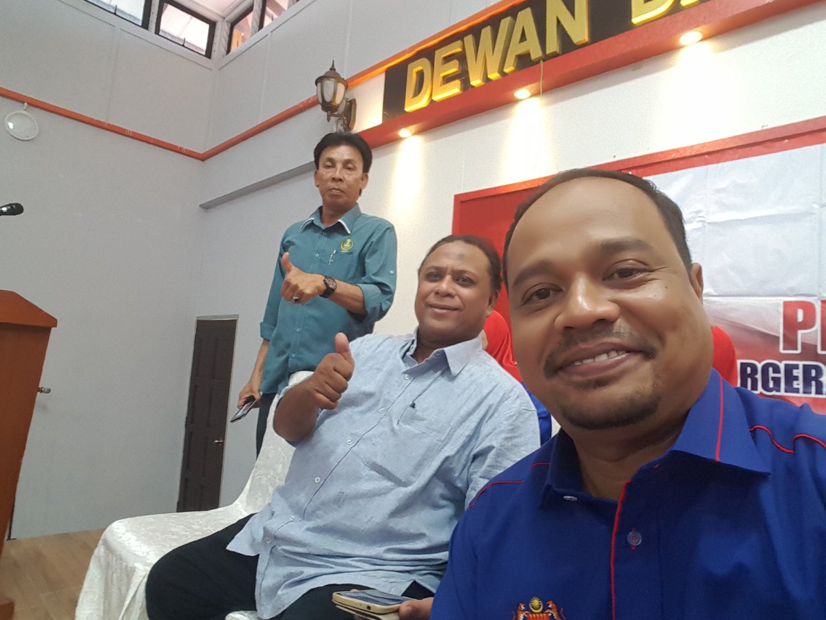 AmranLarut's tweet photo. Majlis bersama JR Wanita UMNO Larut. Kesiapsiagaan wanita. Mmg wajar wanita diberi gelaran tulang belakang UMNO.Tahniah Mak Long @dhzhamzah https://t.co/oz7NeZfSOK