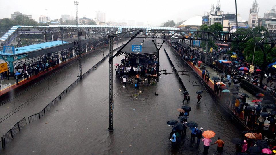 htTweets's tweet image. Mumbai reels under heavy rain, 61 children die at Gorakhpur in 72 hours: Top stories read.ht/B5w4 #MumbaiRains