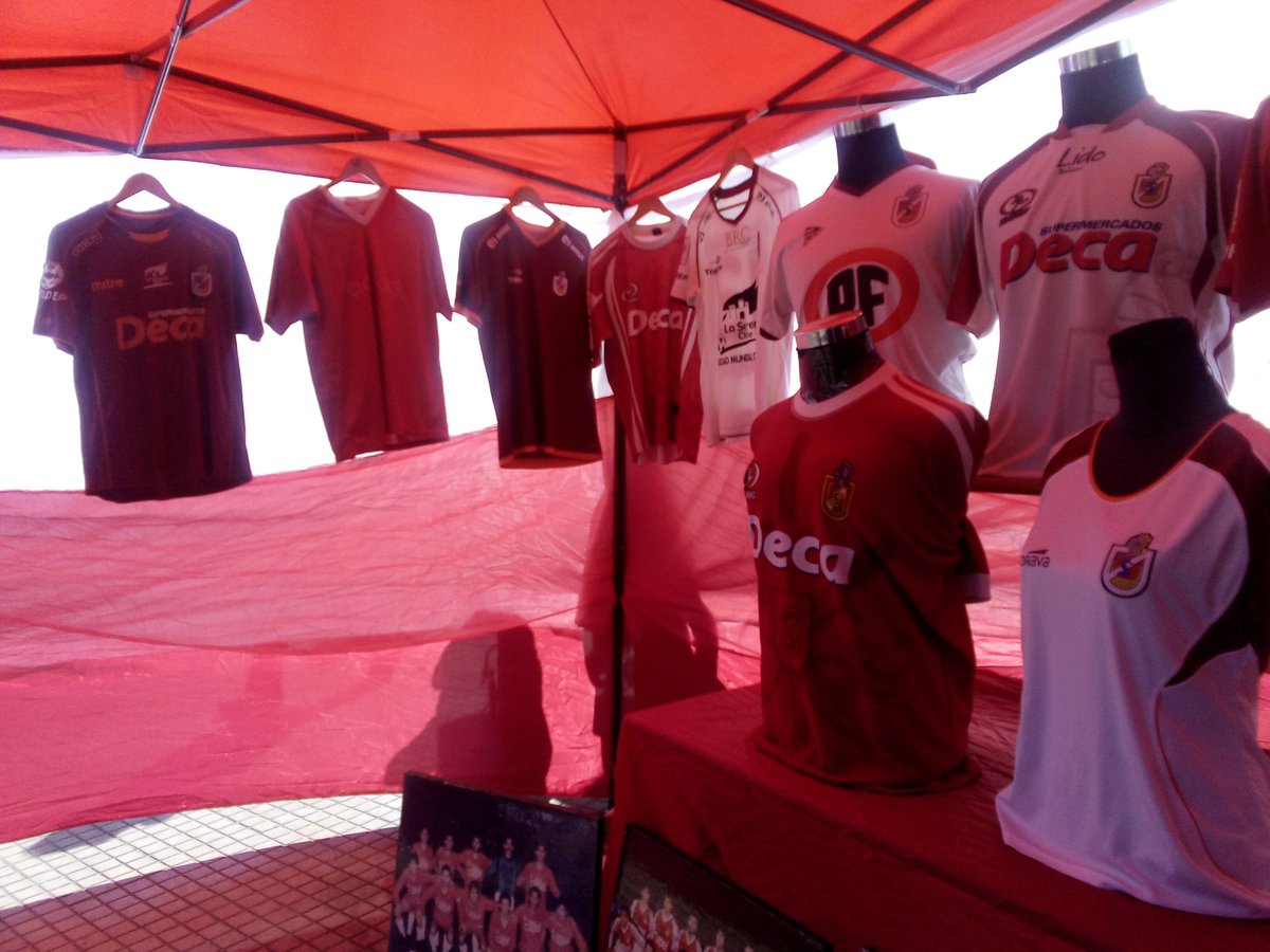 Fotos del stand de <a href="/CDLS_OFICIAL/">CD La Serena Oficial</a> en la Verbena Serenense @la_serena_chile <a href="/Los_Papayeros/">:::Los Papayeros:::</a> @jacob_alcalde